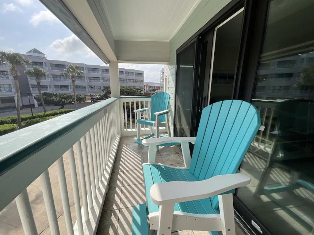 Sun Splashed Condo! Steps To Beach And 2 Pools Galveston Island 外观 照片