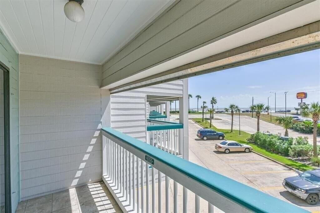 Sun Splashed Condo! Steps To Beach And 2 Pools Galveston Island 外观 照片