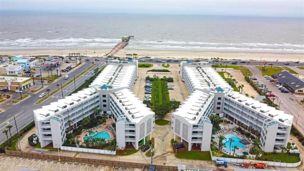 Sun Splashed Condo! Steps To Beach And 2 Pools Galveston Island 外观 照片