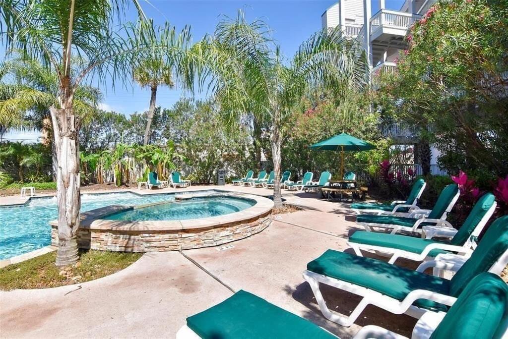 Sun Splashed Condo! Steps To Beach And 2 Pools Galveston Island 外观 照片