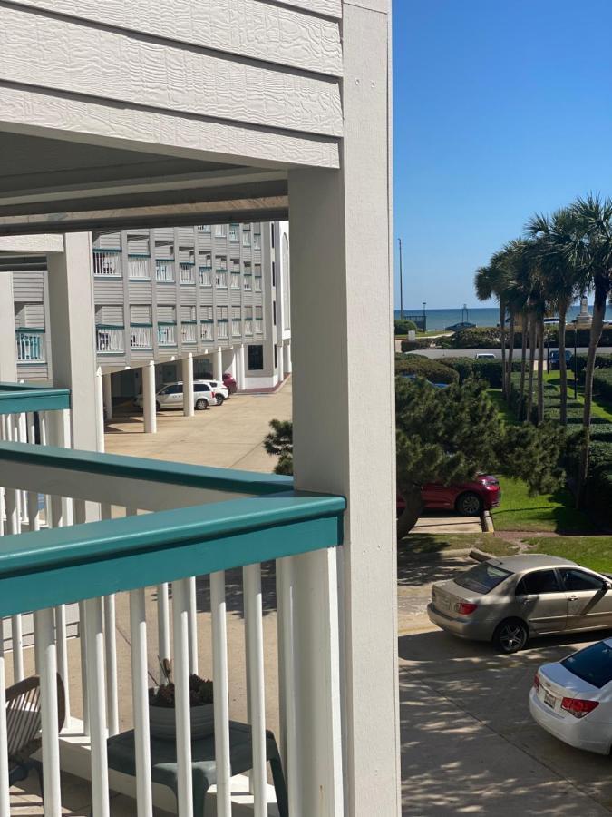 Sun Splashed Condo! Steps To Beach And 2 Pools Galveston Island 外观 照片